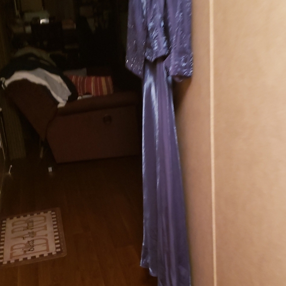 Formal dress - Picture 3 of 3